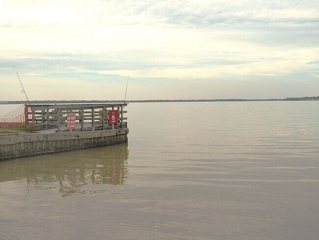 Building Photo - Conveniently Located Northeast Houston Are...