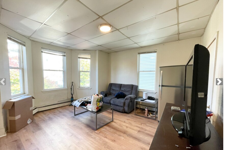 Building Photo - 1572 Tremont St