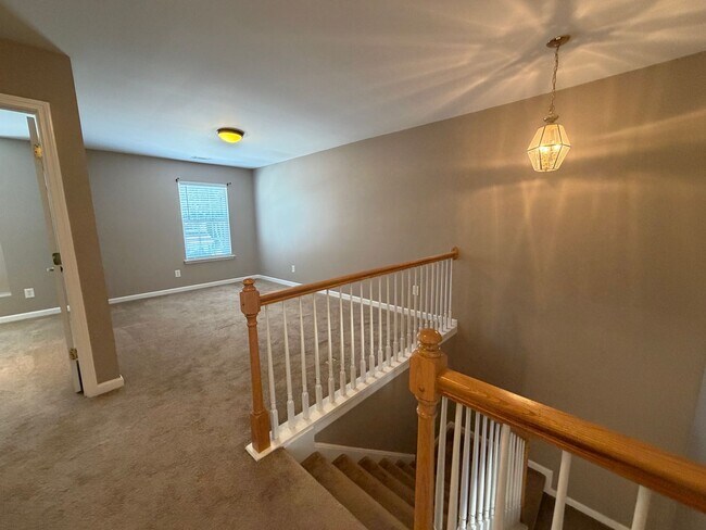 Building Photo - 422 Delta Dr