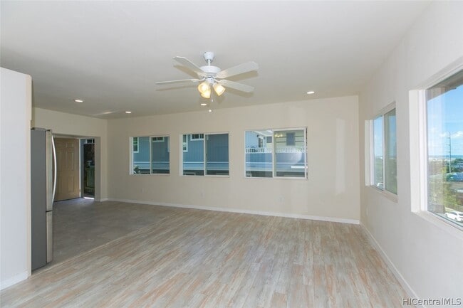 Building Photo - 1915 Kalihi St