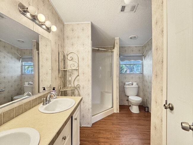 Building Photo - Charming Coastal Retreat in Ridgeway | Fenced Yard + Garage | Hobe Sound
