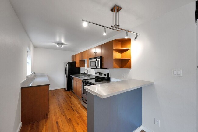 Building Photo - Charming 2BR Condo in Denver