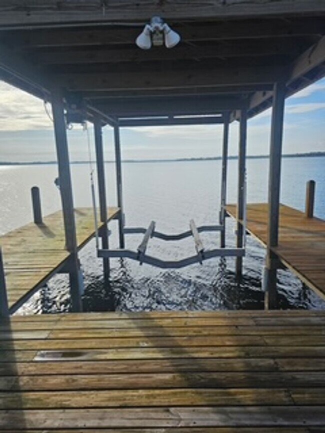 Building Photo - Two bedroom / Two Bath lake view home on L...