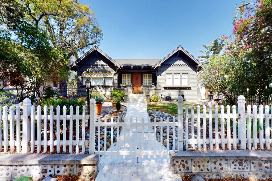 Building Photo - 1845 Las Lunas St