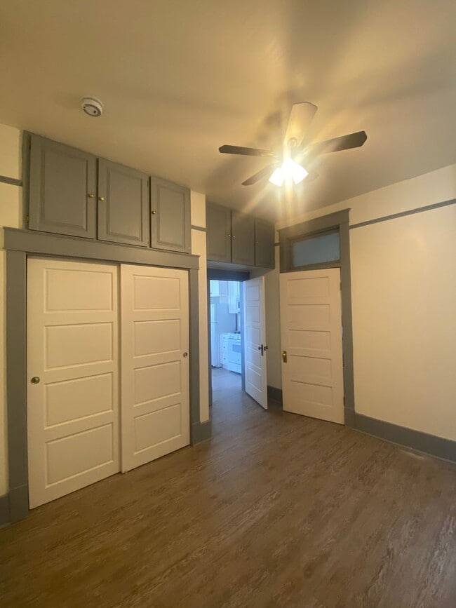 Building Photo - Main Street Upstairs Apartment in Aztec