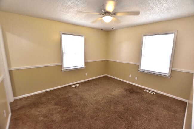 Building Photo - 1581 Charter Dr
