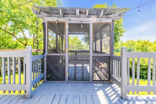 Building Photo - 272 Rio Vista Dr