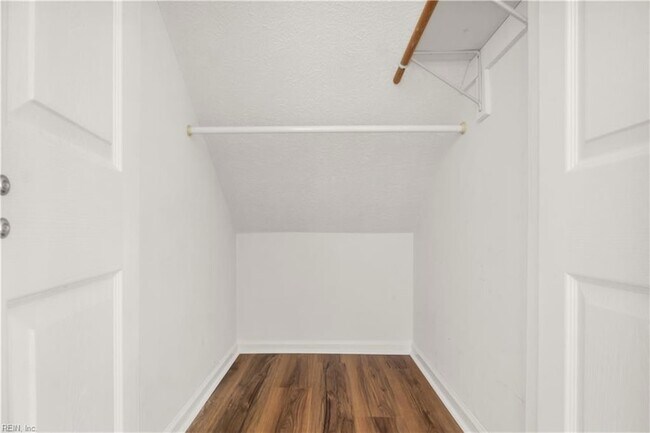 Building Photo - 2721 Linden Ln