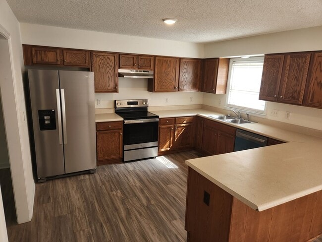 Building Photo - Chesterfield 4 bedroom 3 Full Bath Home-Be...