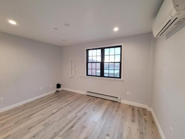 Building Photo - 3 bedroom in ASTORIA NY 11103