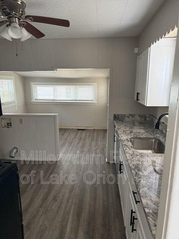 Building Photo - 154 W Madge Ave