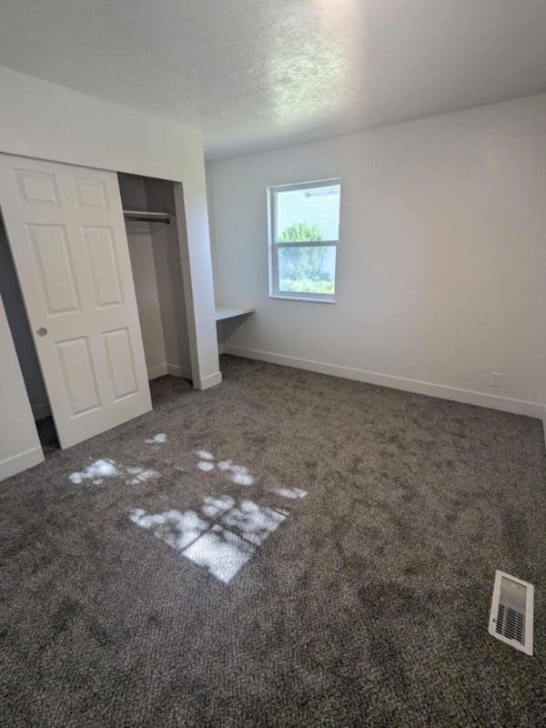 Building Photo - 1760 N 400 E