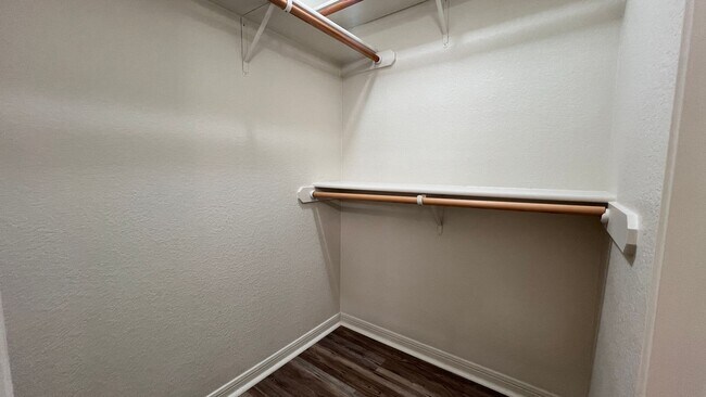 Building Photo - Newly Remodeled 4 Br 2 Bath off Stan Schlu...