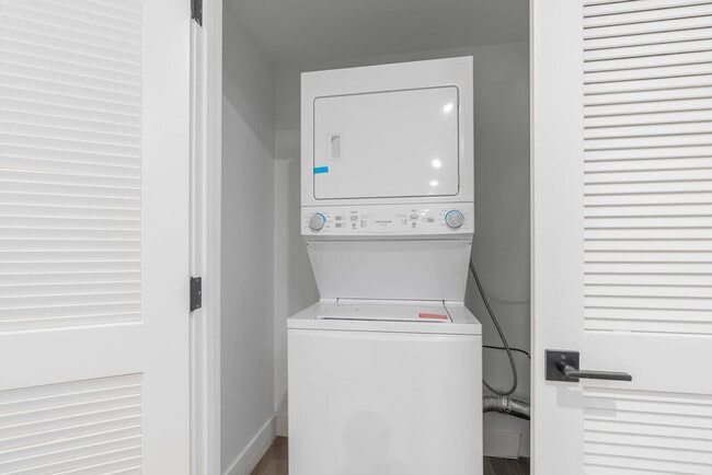 Building Photo - 2057 E Rush St