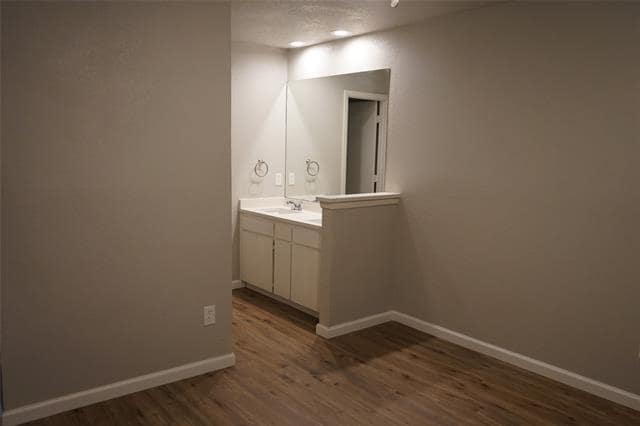 Building Photo - 2405 Ventura Dr