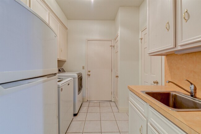 Building Photo - 5502 Fountainbridge Ln