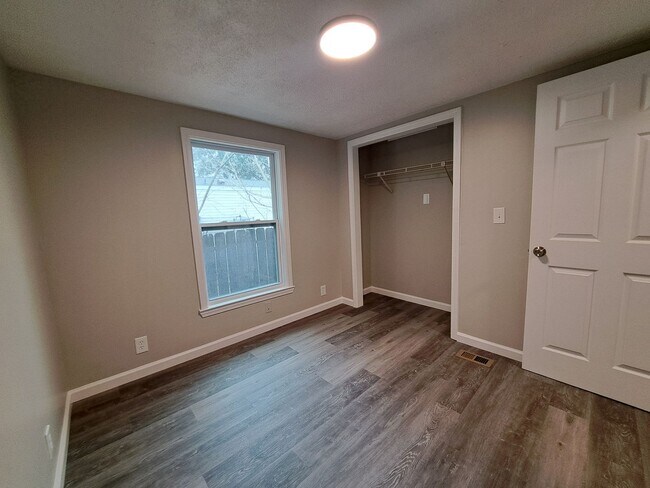 Building Photo - Nicely Renovated 3BR/2BA Mobile Home in Ba...