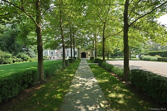 Building Photo - 73 Park Dr S