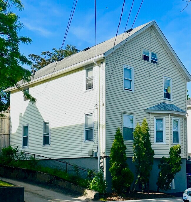 Building Photo - 329 Plainfield St