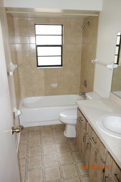 Building Photo - 1275 Malone Ave