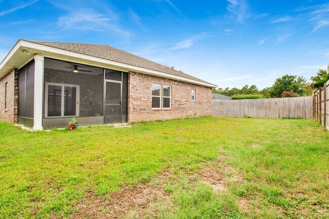 Building Photo - Spacious 2021 home close to beaches and sh...