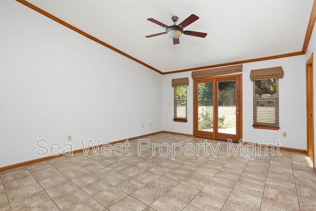 Building Photo - 4000 James Dr
