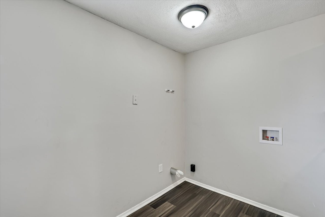 Building Photo - 216 Gunter St