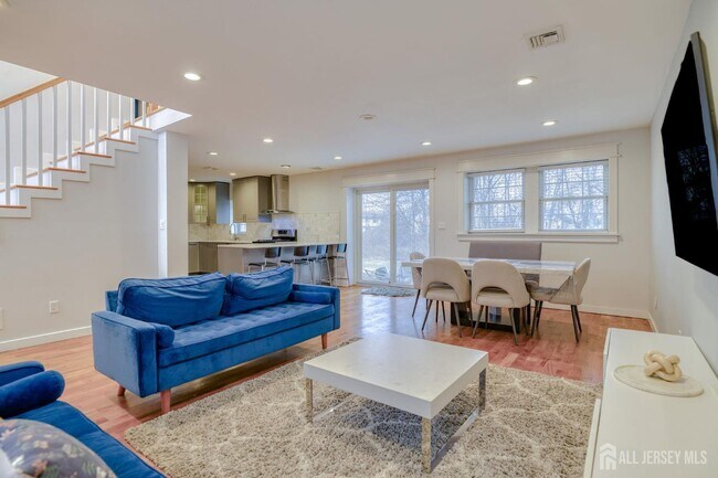 Building Photo - 30 Clara Dr