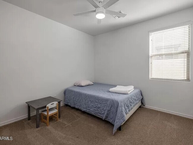 Building Photo - 10218 E Wavelength Ave