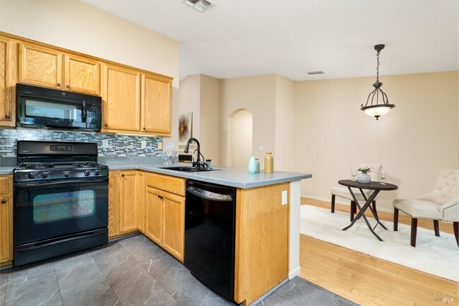 Building Photo - 512 Twin Pines Dr