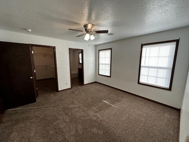 Building Photo - 822 15th St