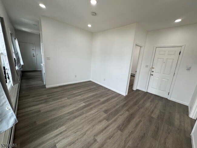Building Photo - 53 17th Ave