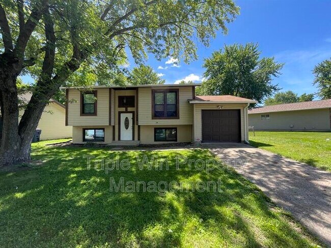 Primary Photo - 1464 Monopoly Dr