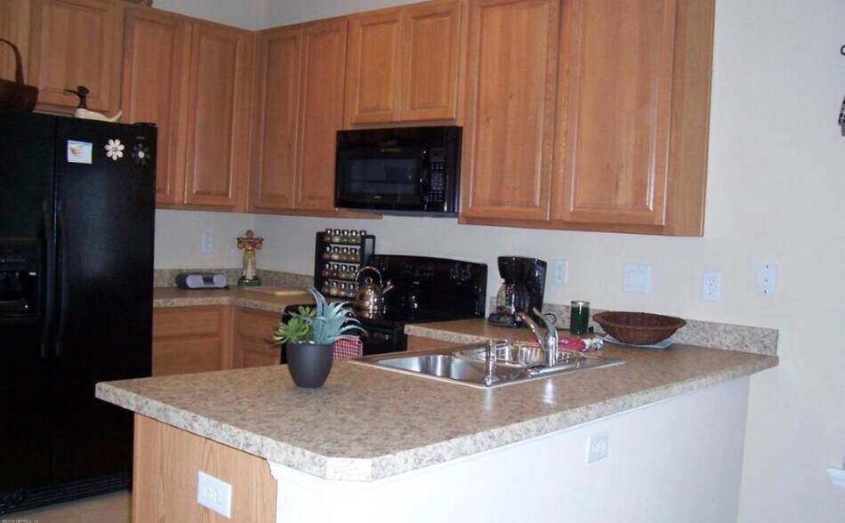 Building Photo - 420 CABERNET Place