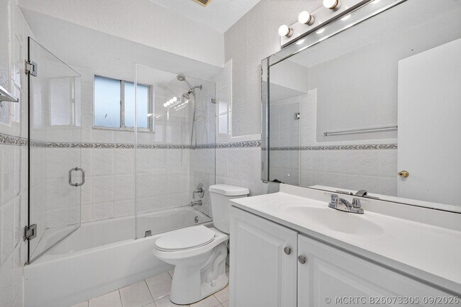 Building Photo - 5435 SW 44th Terrace
