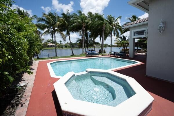 Building Photo - 576 NW 120th Dr