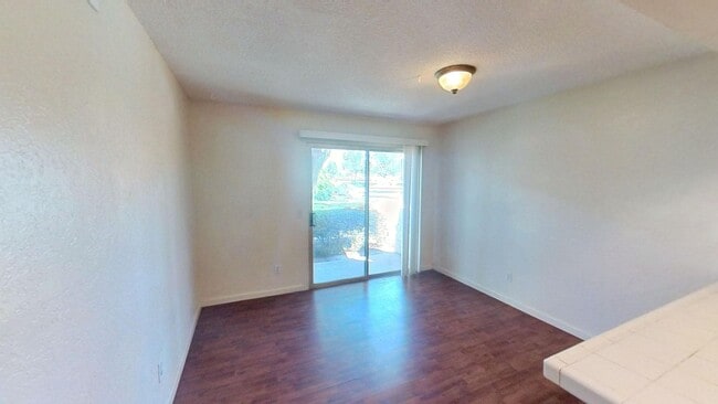 Building Photo - Charming 3 bedroom 2.5 bath Townhome in Co...