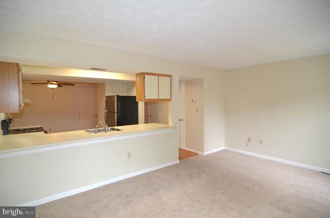 Building Photo - 46358 Columbus Dr