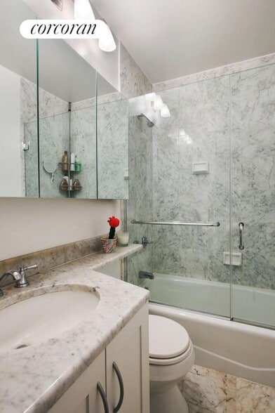 Building Photo - 45 E 25th St