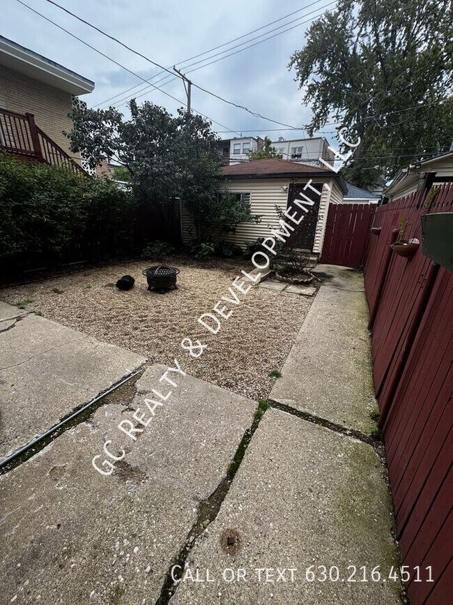 Building Photo - 4343 N Troy St
