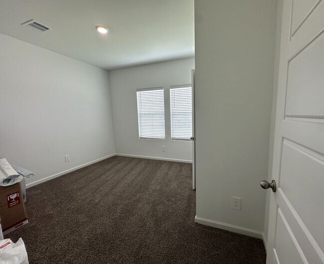 Building Photo - 42423 Landing View Rd