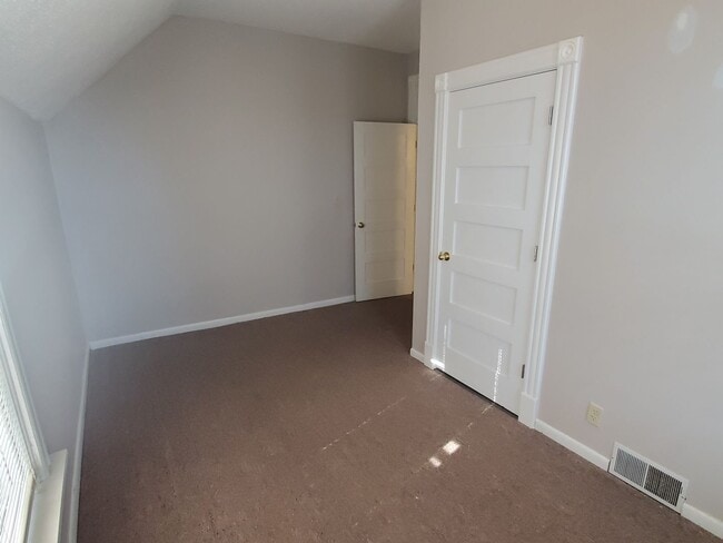 Building Photo - Historic eastside townhome