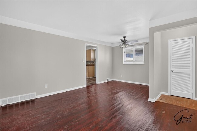 Building Photo - 3 bedroom - 1 bath - Lincoln Park- $1,600