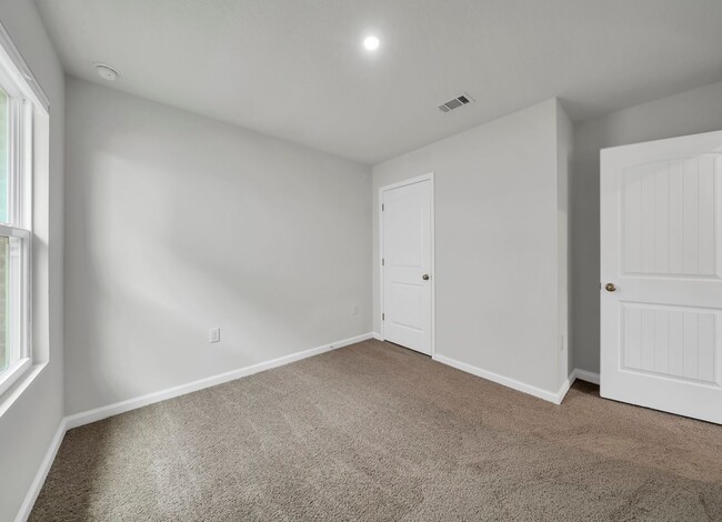 Building Photo - 1035 Limpkin St