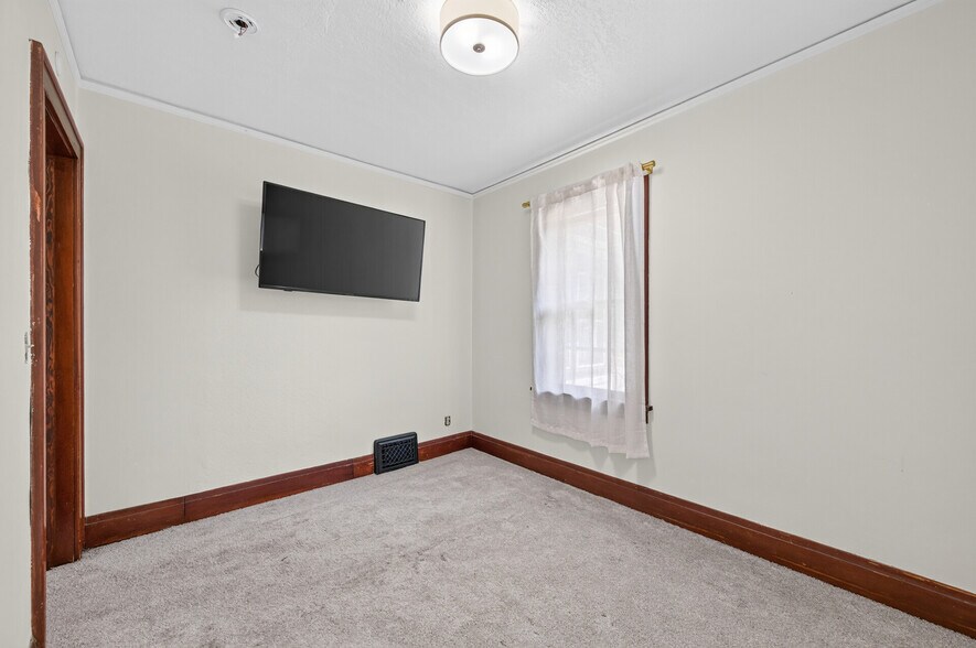 Building Photo - 421 Goodhue St