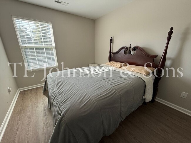 Building Photo - Wonderful location waiting for you