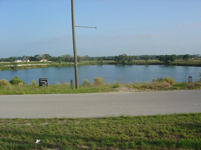 Building Photo - 227 Lake Rachard Blvd