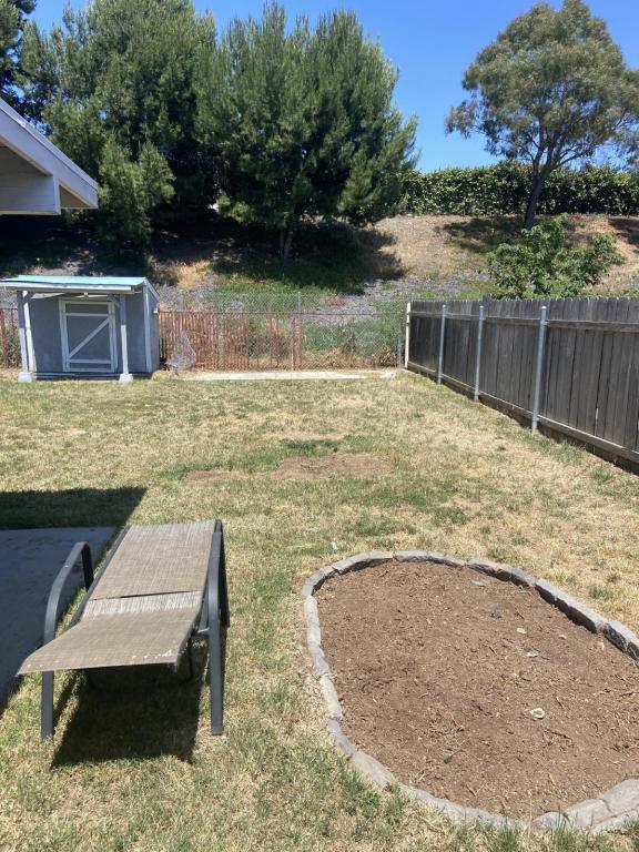 Building Photo - 917 Broadview St