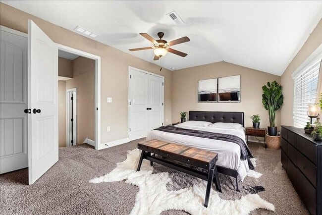 Building Photo - Timber Trails Townhome - Cupid’s Choice: $50 Monthly Savings + $500 Move-In Credit When You Sign ...