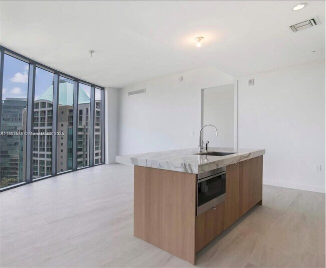 Building Photo - 2831 S Bayshore Dr